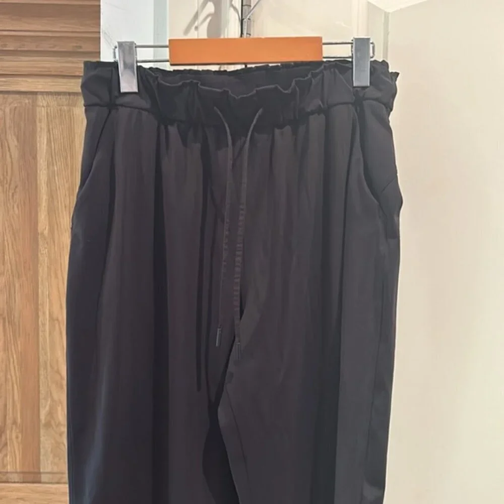 LULULEMON ATHLETICA black high rise pants 10